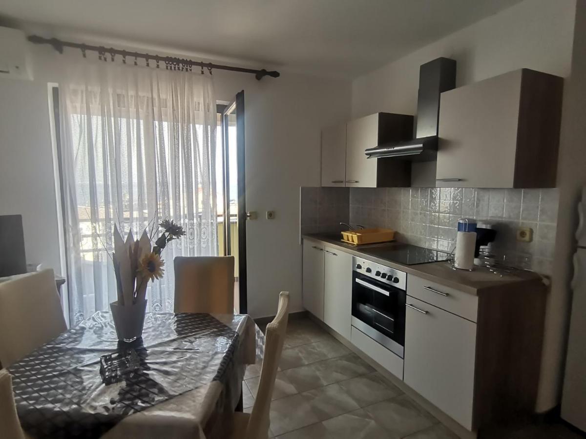 Apartments Petrica Malinska Exterior foto